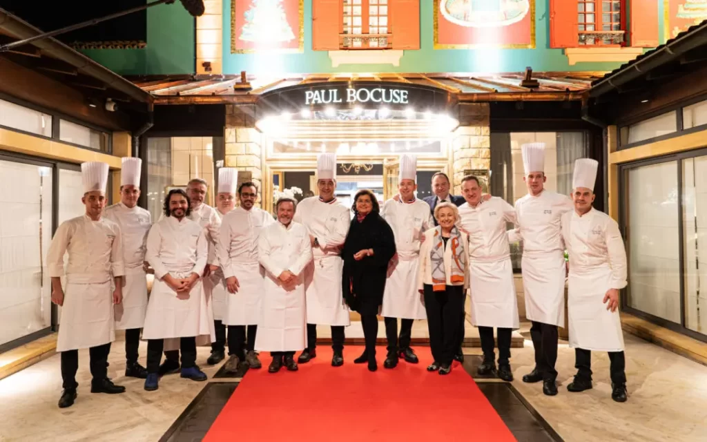 Equipe du grand chef lyonnais Paul Bocuse